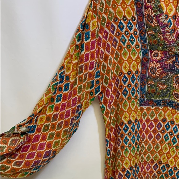 Tolani Graphic Blouse - Picture 4 of 6